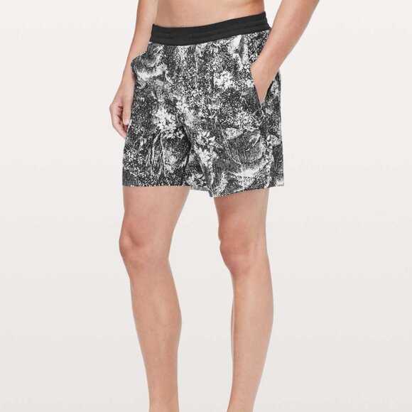 Lululemon Men's Channel Cross Swim Shorts – Men’s Large EUC - Picture 1 of 8